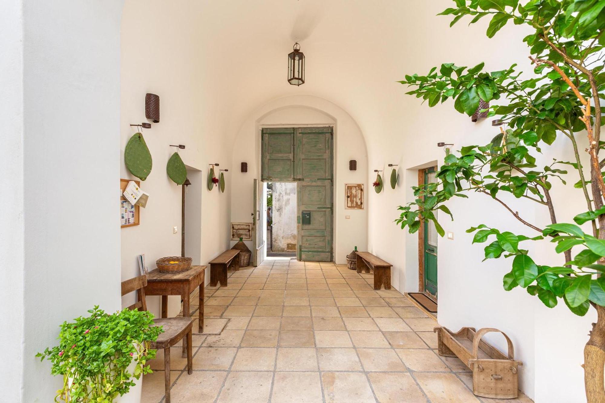 Palazzo San Giovanni Morciano di Leuca Esterno foto