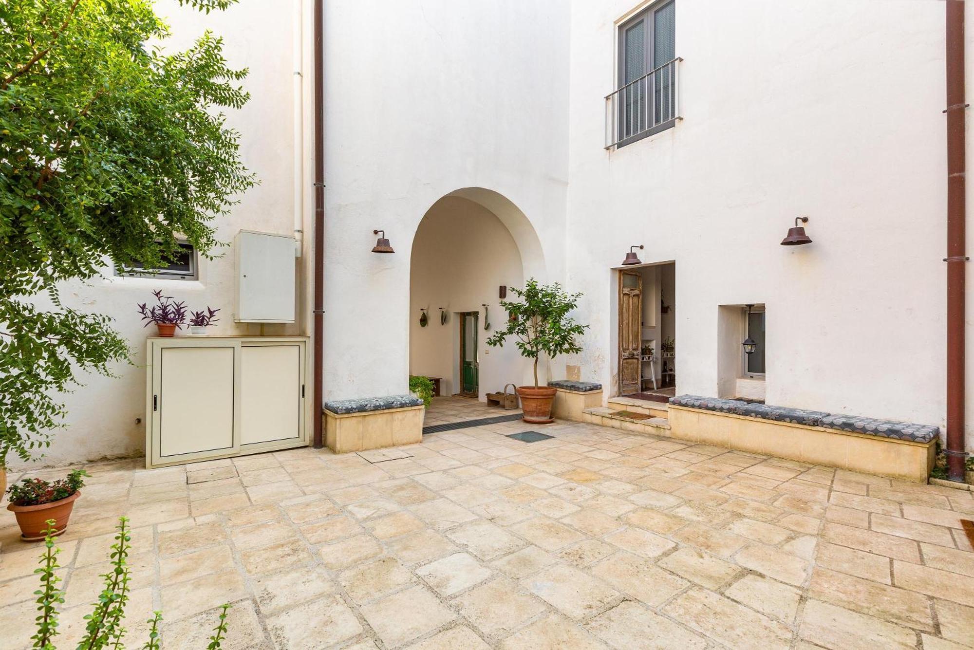 Palazzo San Giovanni Morciano di Leuca Esterno foto